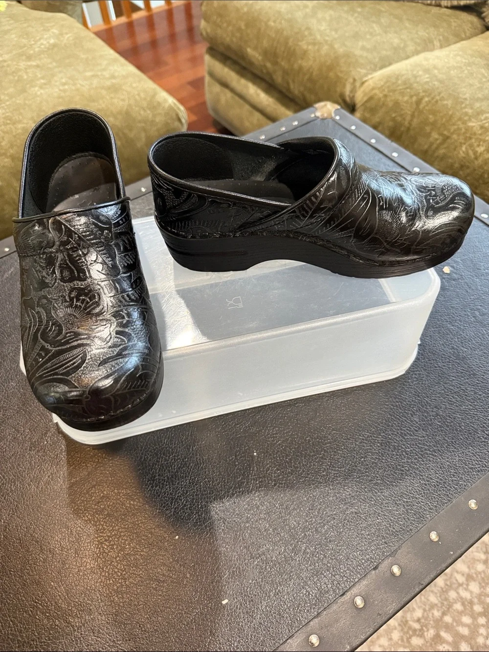 Dansko Black Embossed Floral Tooled Leather Clogs 39 - Picture 3 of 11